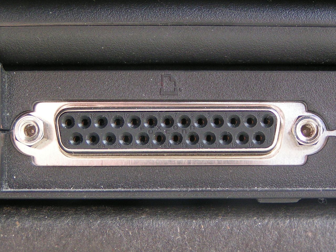 Parallel computer printer port.jpg